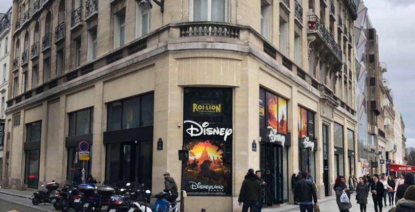 Магазин продукции Диснея на Елисейских полях